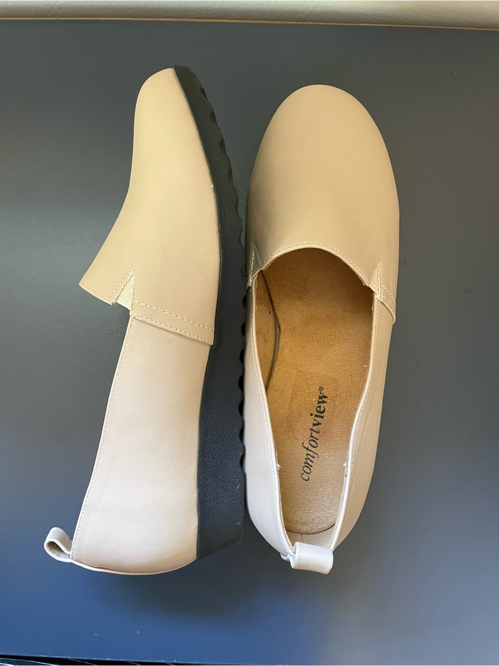 Comfort View Women’s Beige
Slip On Shoes Size 7.5